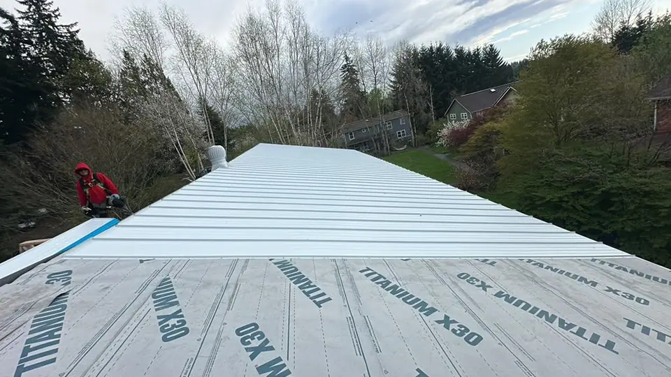 Metal roof over synthetic underlayment