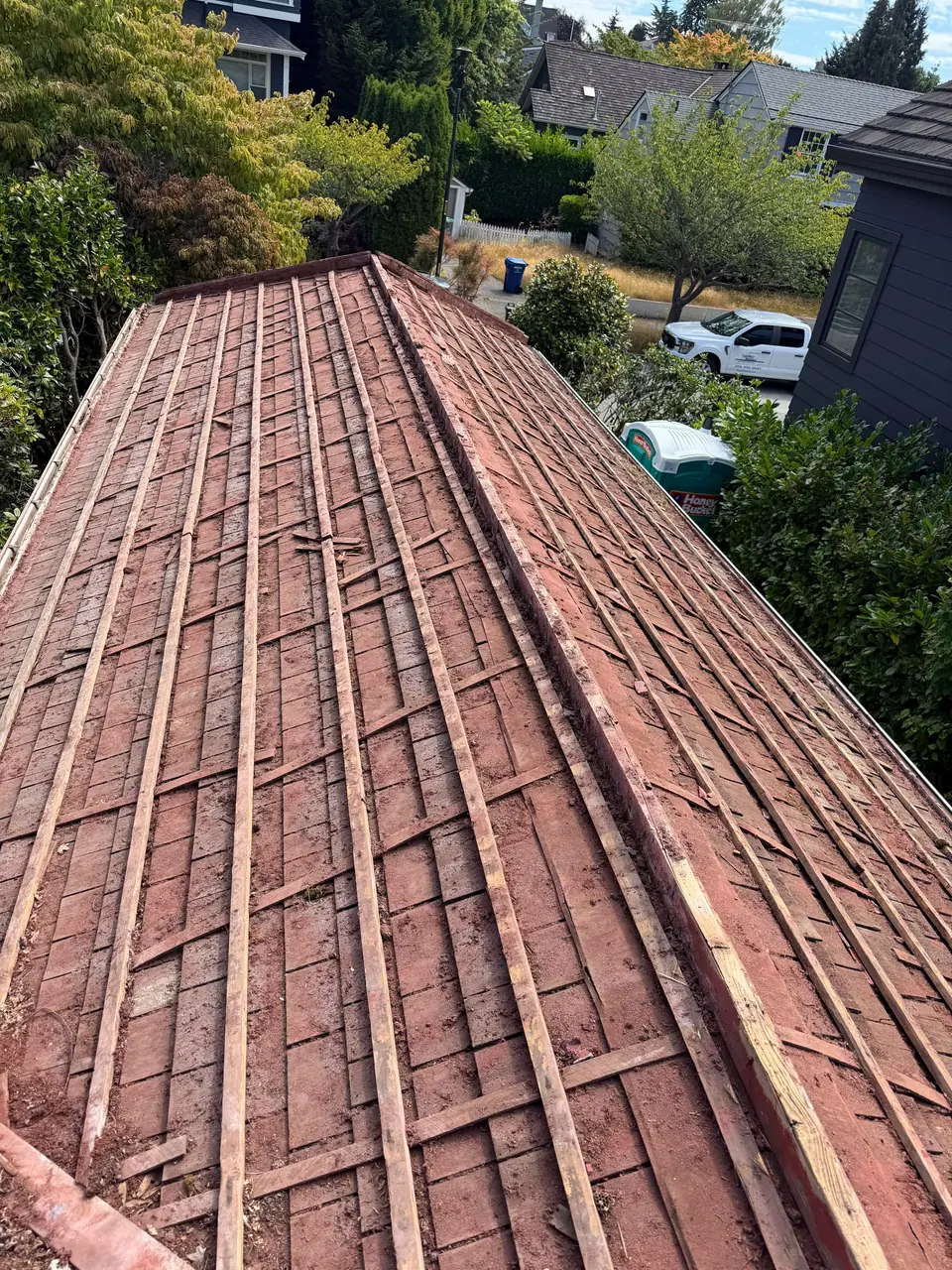 Old tile roof before the work